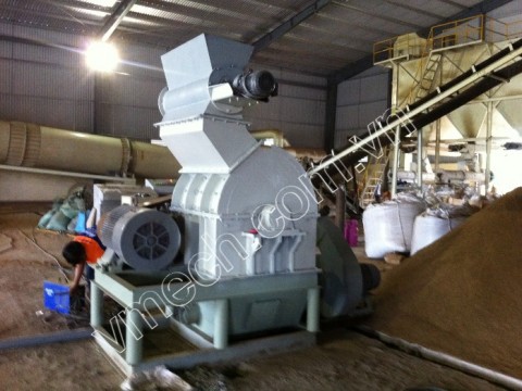 Máy nghiền dăm gỗ thành mùn cưa